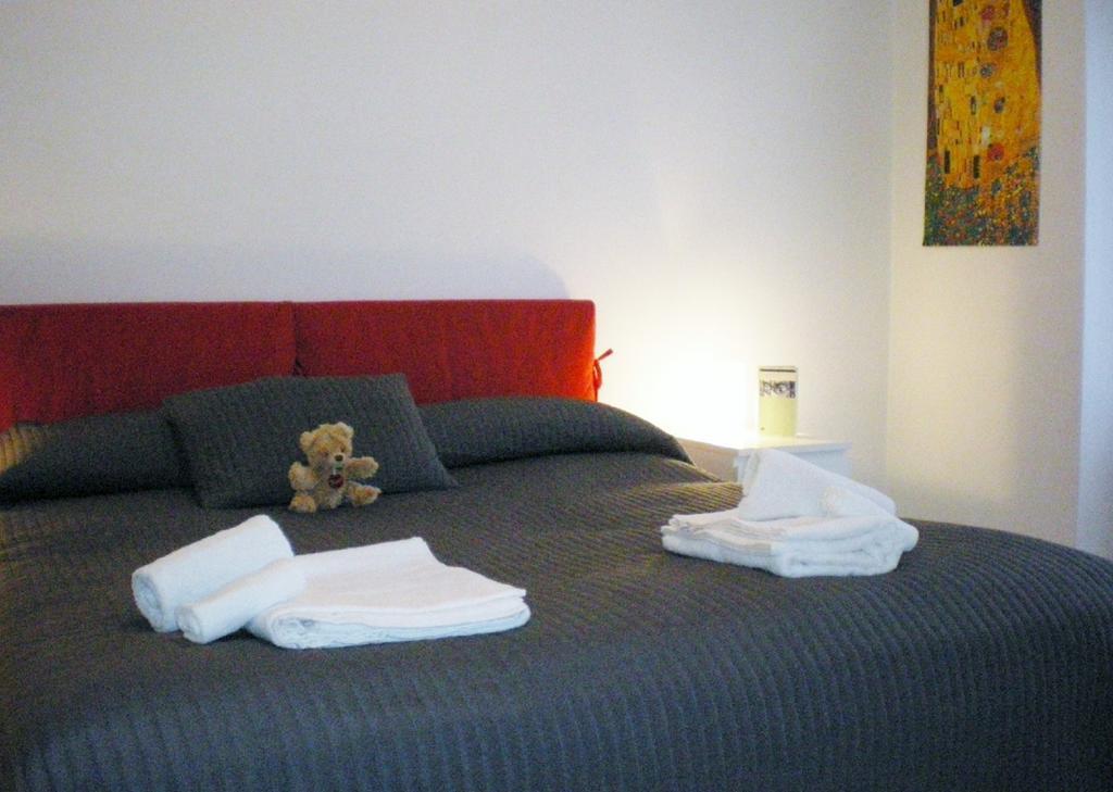 Apartment Melozzo Milan Room photo